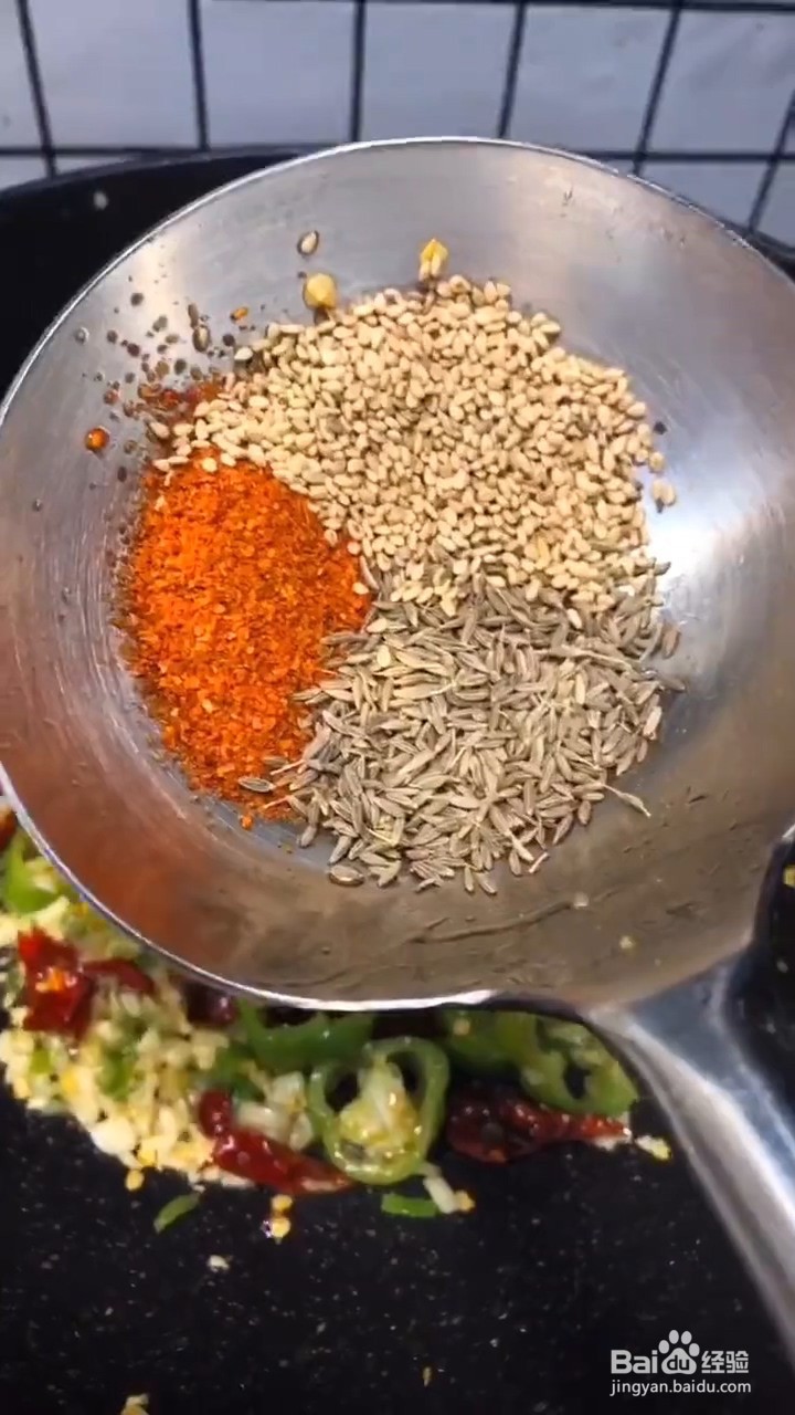 教你制作美食香辣孜然猪腰?