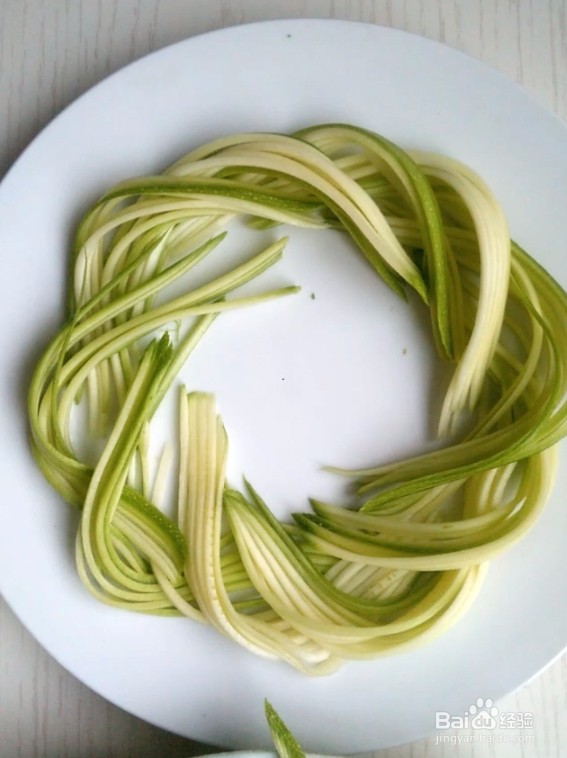 如何做凉拌西葫芦？