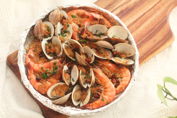 蒜蓉粉丝蛤蜊烤虾