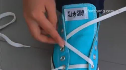 怎样系鞋带——栅栏型系法