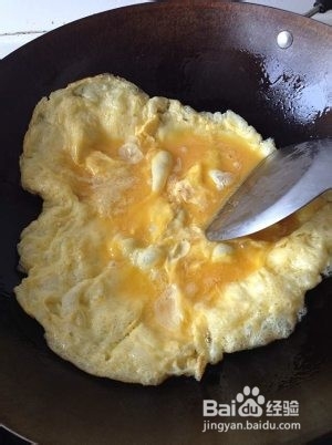 养生食补鲜蚕豆炒鸡蛋的做法