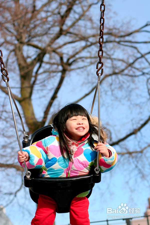 美国社区儿童乐园钻猪笼(组图)