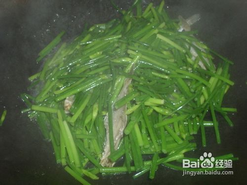 韭菜花炒剥皮鱼
