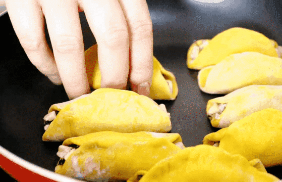 茴香豆腐锅贴怎么做