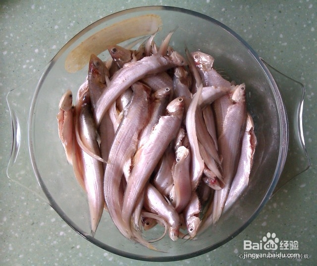 蒜香酥烤小刀鱼