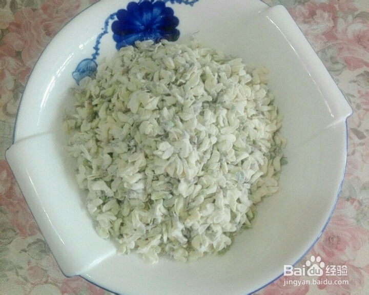 香气浓郁的蒸槐花