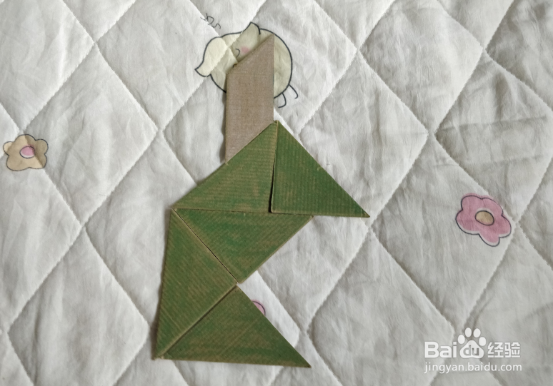 用九巧板怎么拼一个学京剧的小哥哥呢？