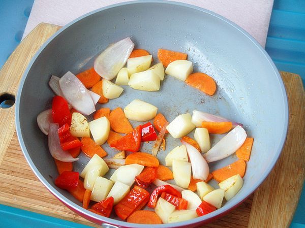 咖喱鸡肉盖浇饭