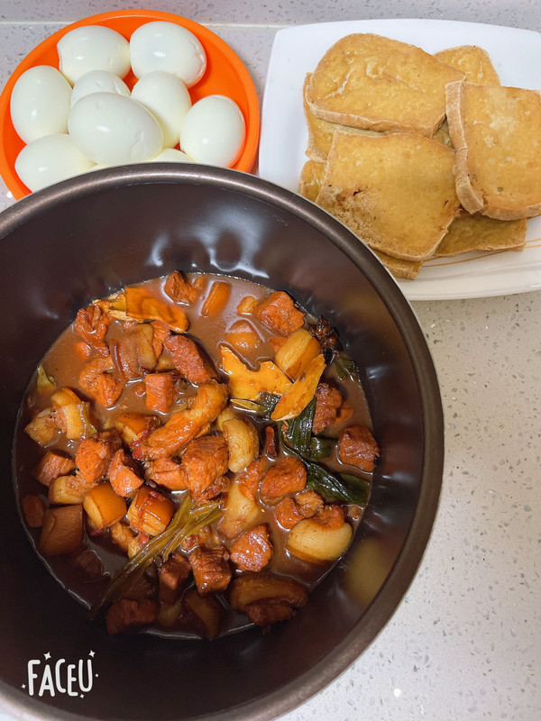 红烧肉炖鸡蛋豆腐