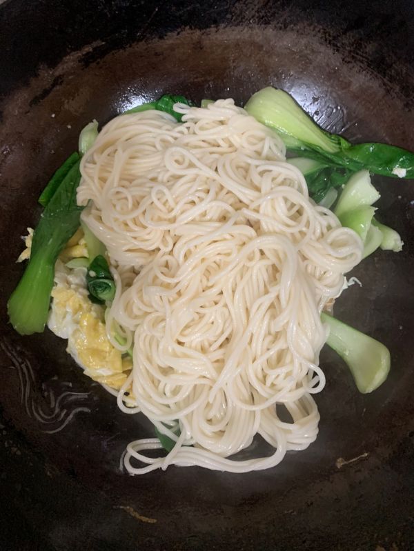 老干妈鸡蛋炒面