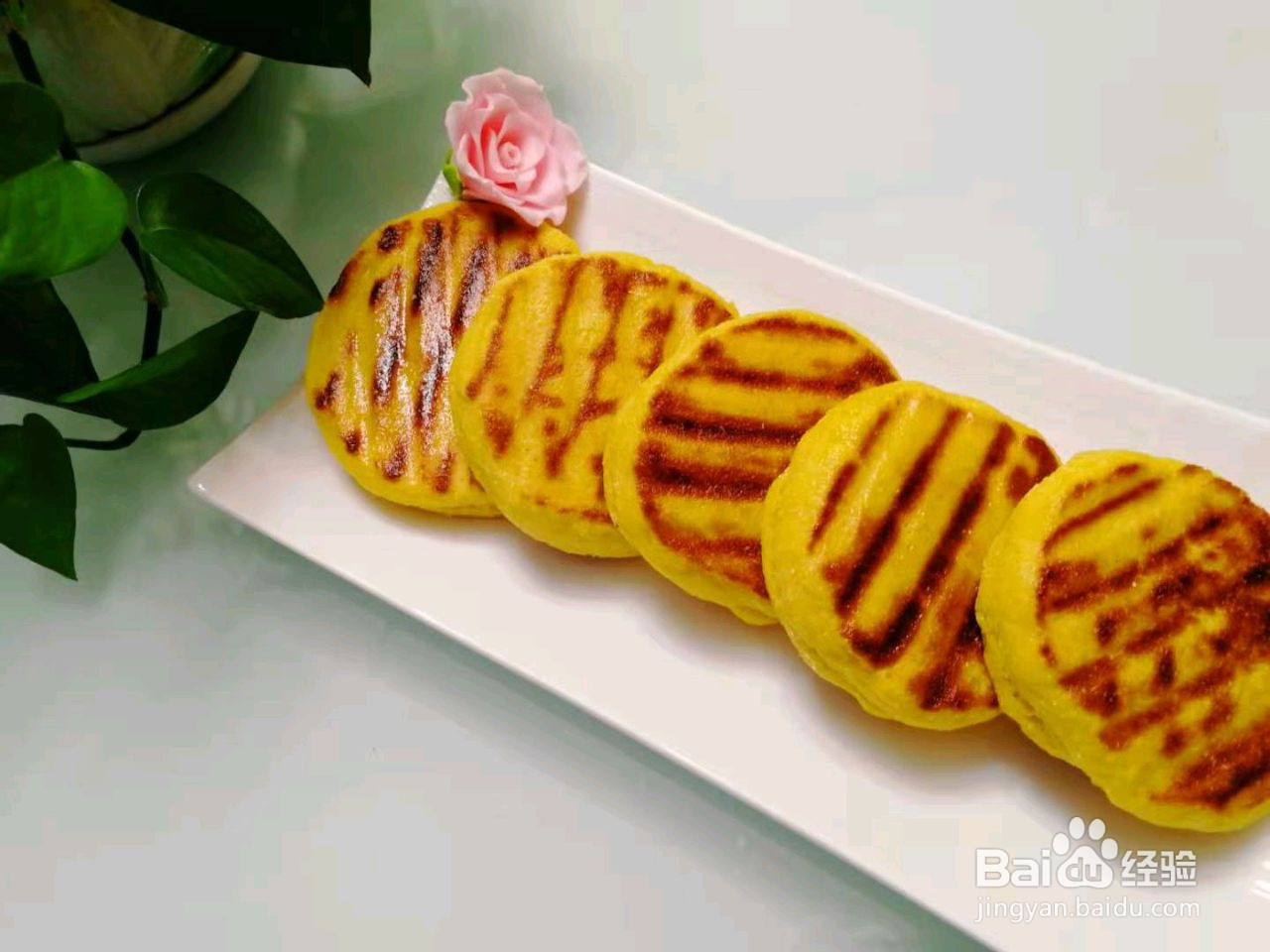 松软好吃的玉米面饼的做法