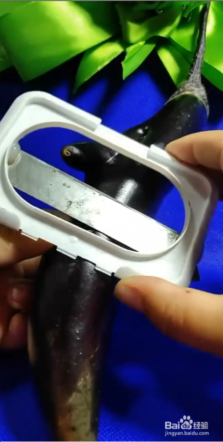 怎么削茄子皮？