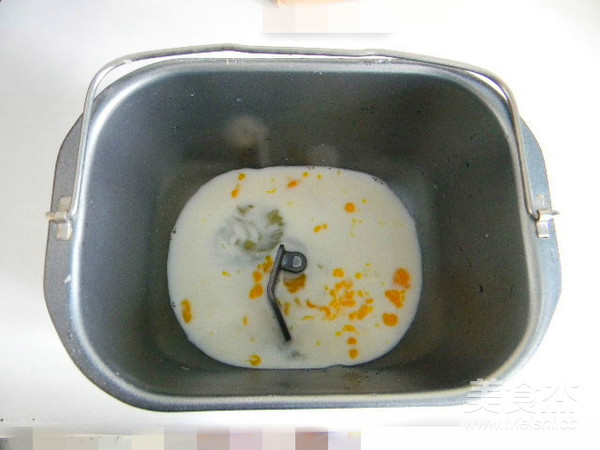 奶香蛋黄面包