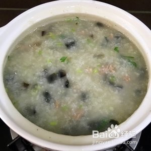 怎样做香滑可口的皮蛋瘦肉粥?