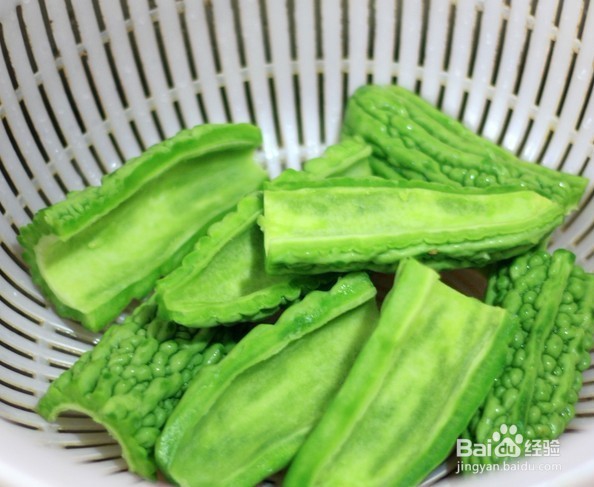 咸蛋苦瓜的做法