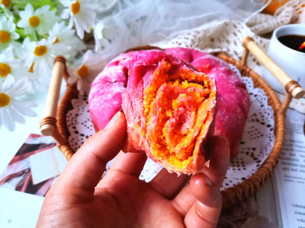 火龙果椰蓉花环手撕面包