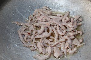 毛豆咸菜炒肉丝的作法