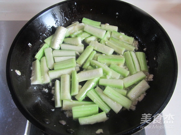 蒜蓉丝瓜条的做法