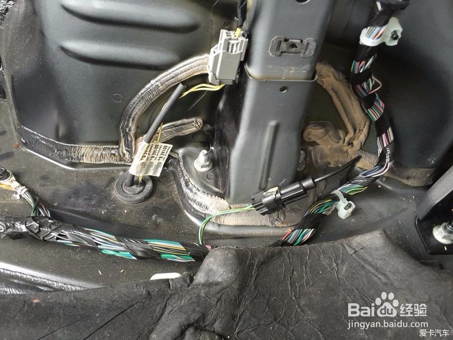 中华330怎样更换后减震器