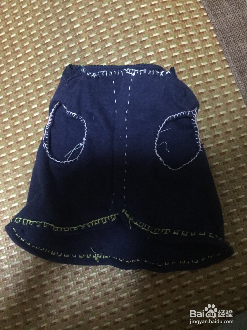 天气转凉。着急给2个月剃毛小狗做件一片式衣服