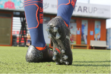 有哪些兼具颜值和性价比的儿童足球鞋推荐？