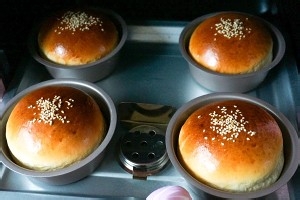 日式照烧鸡腿汉堡包的做法