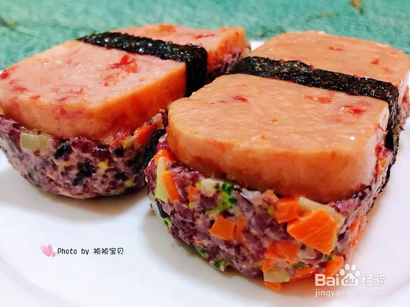 午餐肉时蔬双米堡的做法