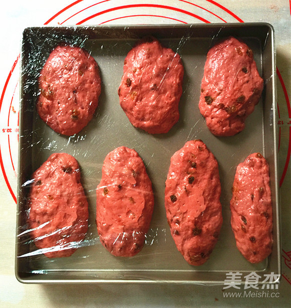 红曲提子干面包