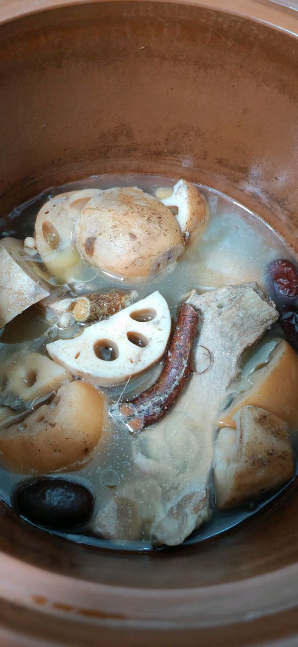 祛湿五指毛桃薏米莲藕汤