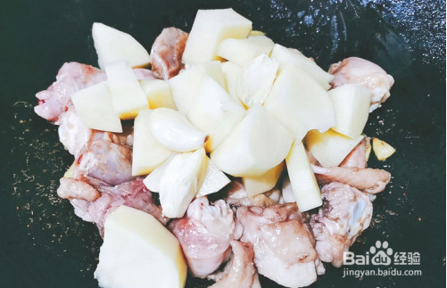 鸡肉炖土豆怎么做