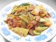 春笋黄瓜炒肉的做法