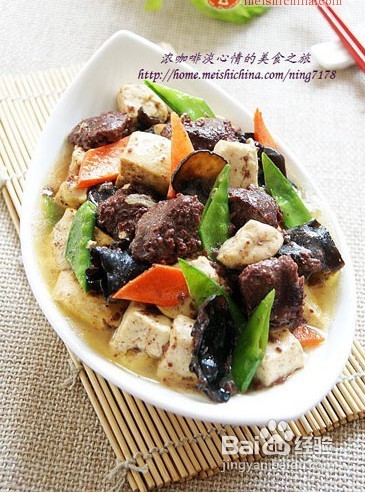 润肠排毒减脂—豆腐木耳烩猪血的做法