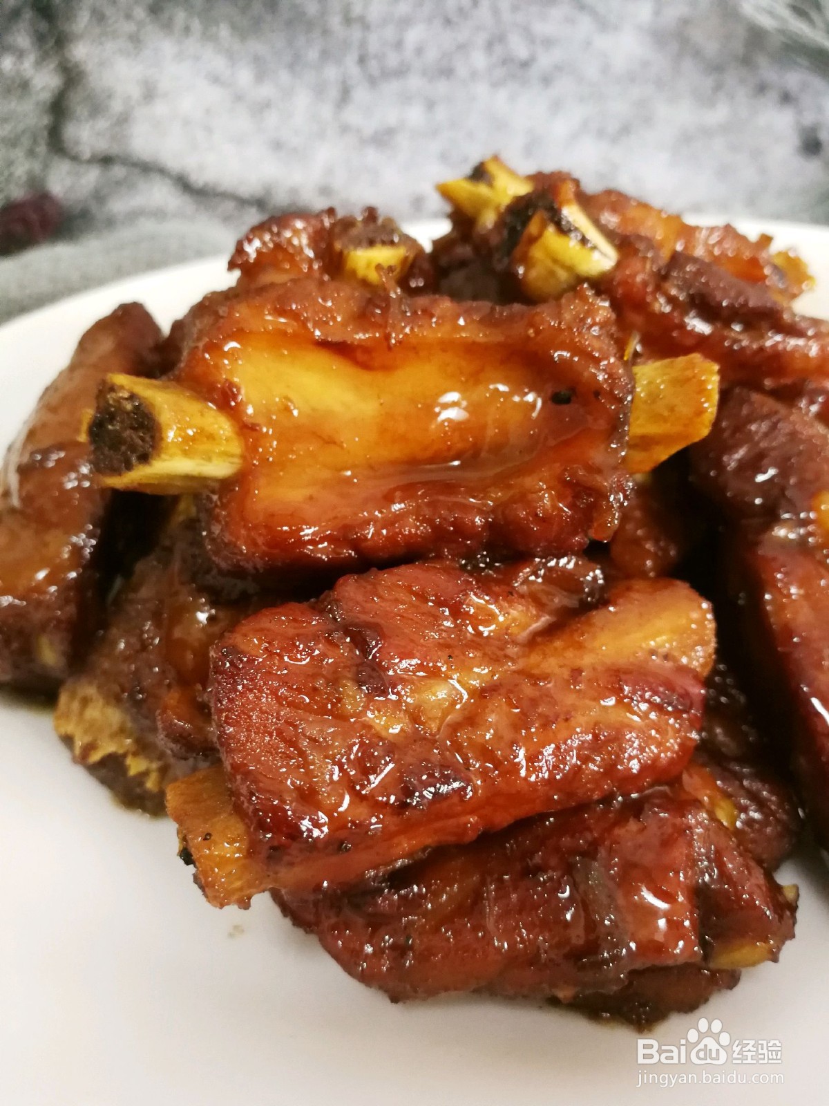 如何制作一份糖醋排骨？