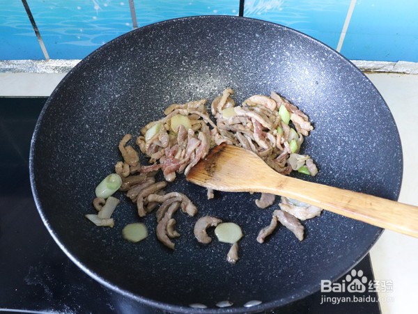 如何做美味的蒜苔炒肉
