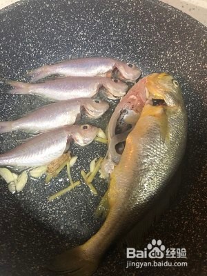 下饭菜香煎杂鱼