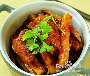 香菜排骨炖年糕的做法