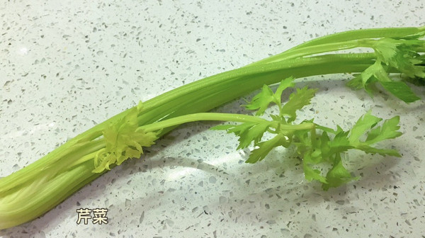 芹菜炒鸡胸软骨