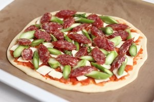 四川特-广式腊肠芦笋披萨怎么做