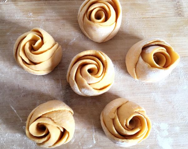 胡萝卜玫瑰花馒头