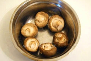 时尚美味的蘑菇盏