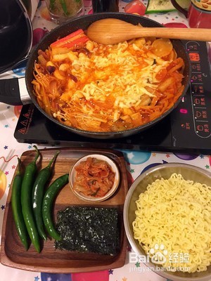 韩国芝士年糕锅(辣白菜部队火锅)怎么做