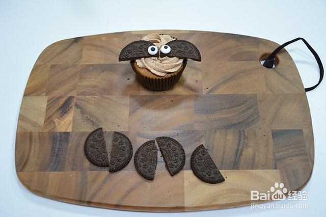 柔软细腻蝙蝠纸杯蛋糕