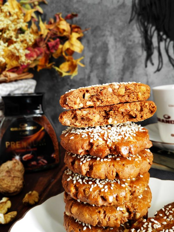 #《风味人间》美食复刻大挑战#咖啡核桃酥