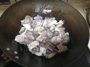 紫苏炒田鸡制作方法!