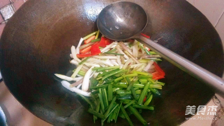 荞菜炒肉的做法