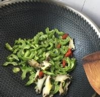 如何做苦瓜炒鲍鱼