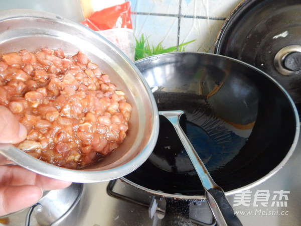 酱黄瓜肉丁拌荞麦面