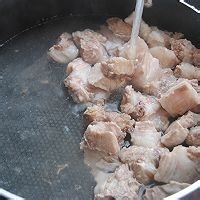 特色土豆烧排骨
