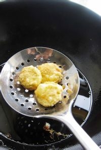 丰胸之鱼虾小茄饼的作法