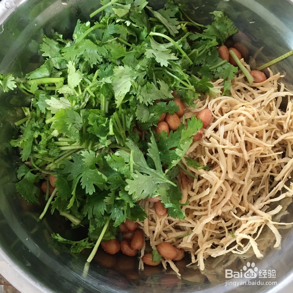 吃剩的咸菜和鸡肉丝怎么做成凉拌？